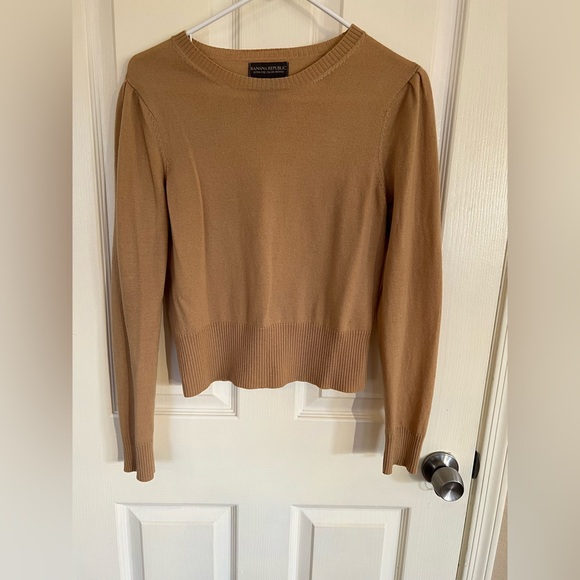 Banana Republic Sweaters - Banana Republic Camel Crew Neck Sweater Merino Wool